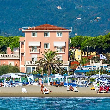 Hotel Happy Marina di Pietrasanta Buitenkant foto
