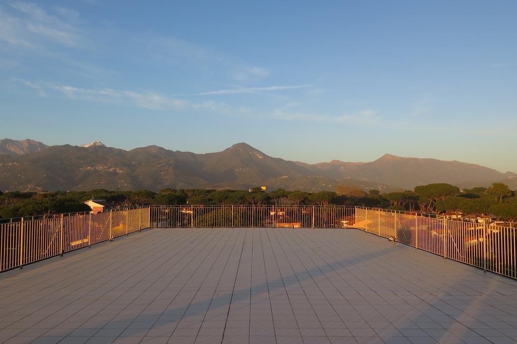 Hotel Happy Marina di Pietrasanta Buitenkant foto