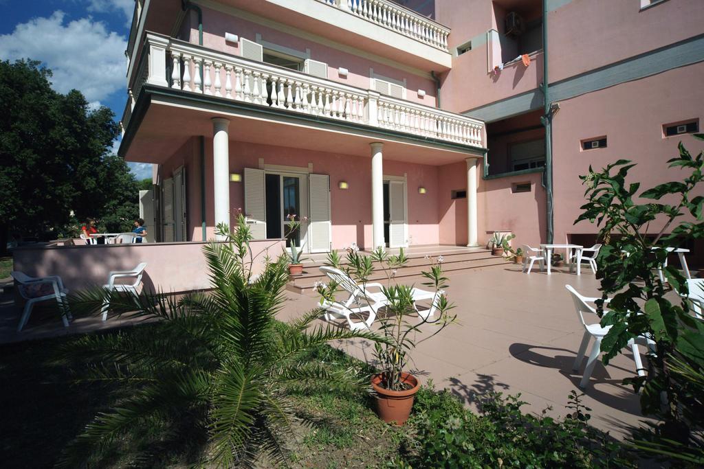 Hotel Happy Marina di Pietrasanta Buitenkant foto