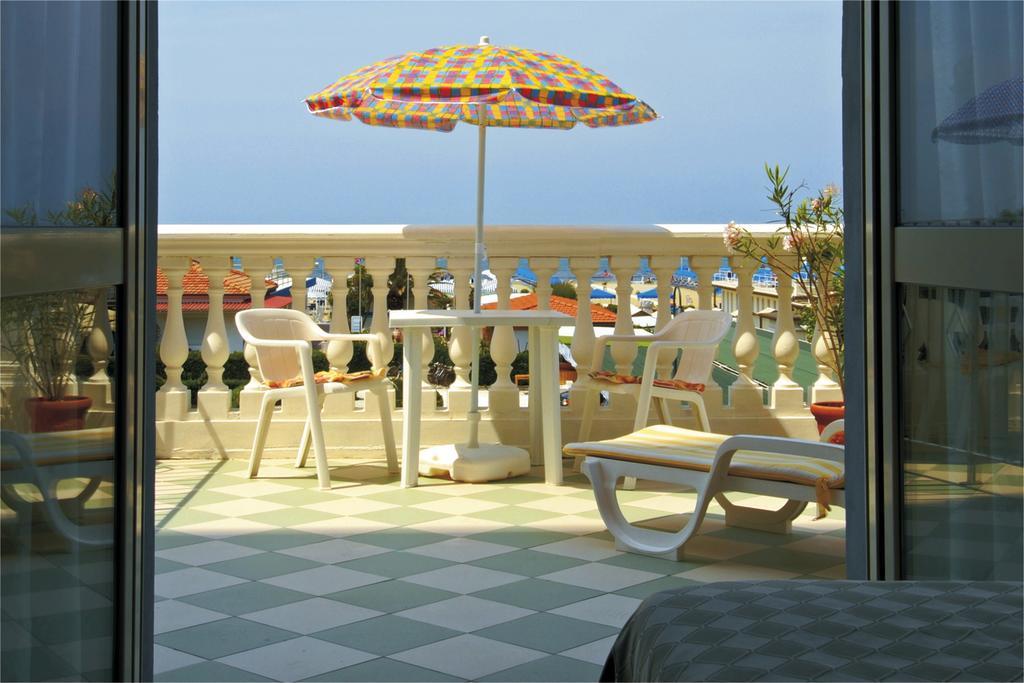 Hotel Happy Marina di Pietrasanta Buitenkant foto