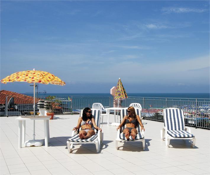 Hotel Happy Marina di Pietrasanta Buitenkant foto