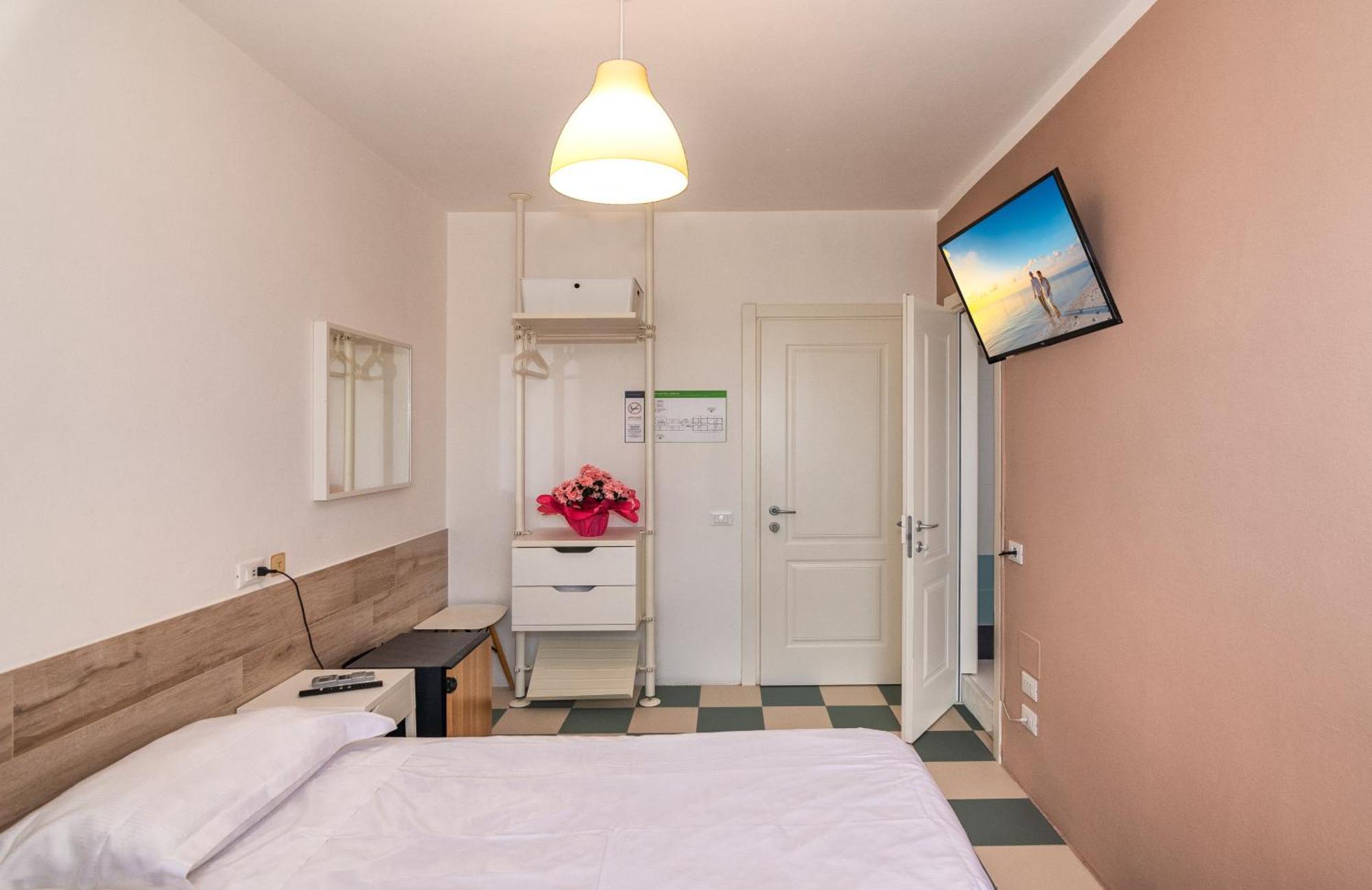 Hotel Happy Marina di Pietrasanta Buitenkant foto