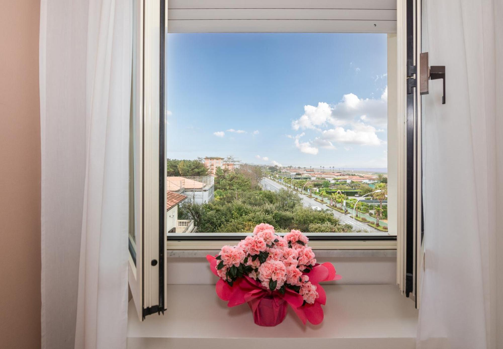 Hotel Happy Marina di Pietrasanta Buitenkant foto