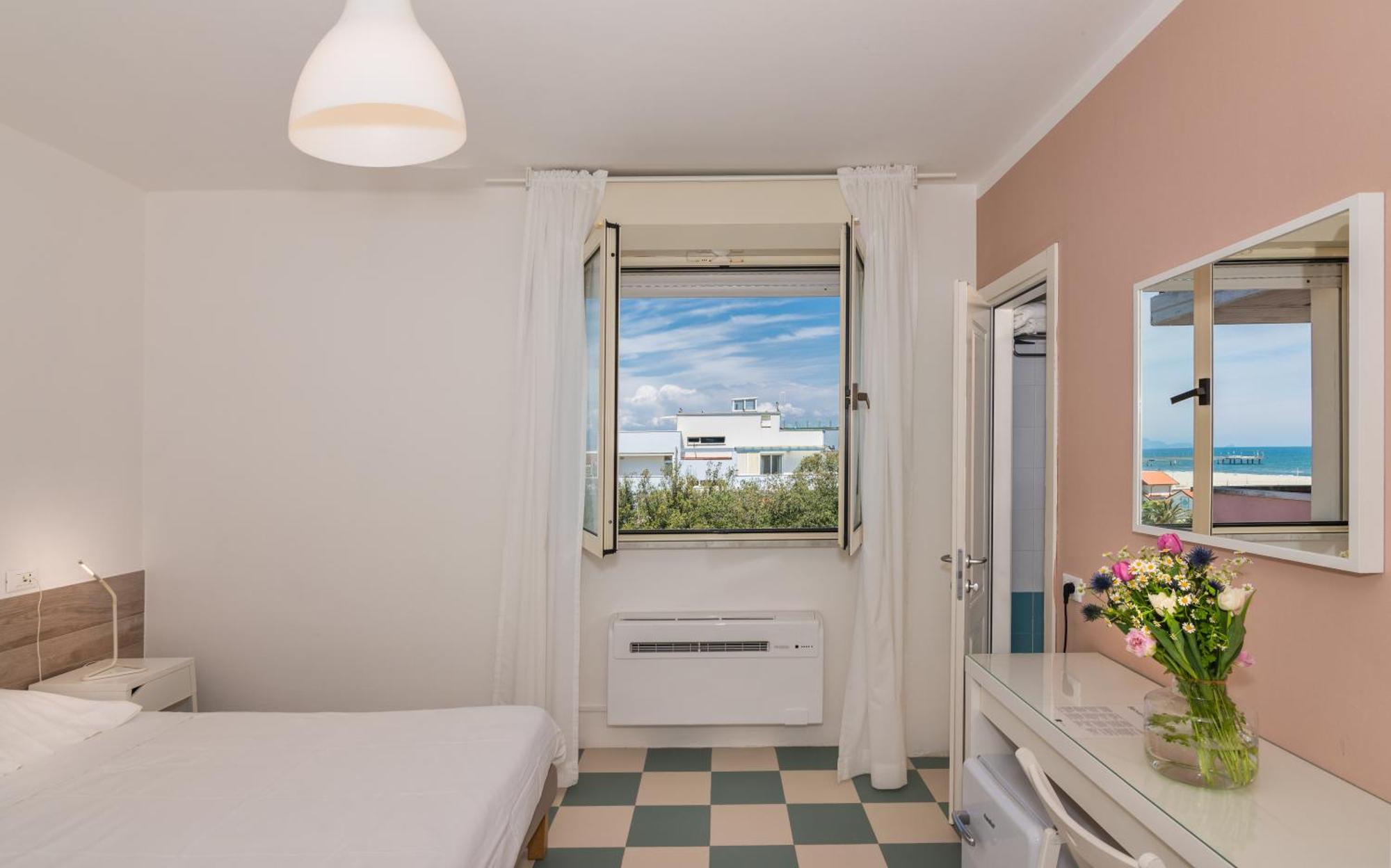 Hotel Happy Marina di Pietrasanta Buitenkant foto