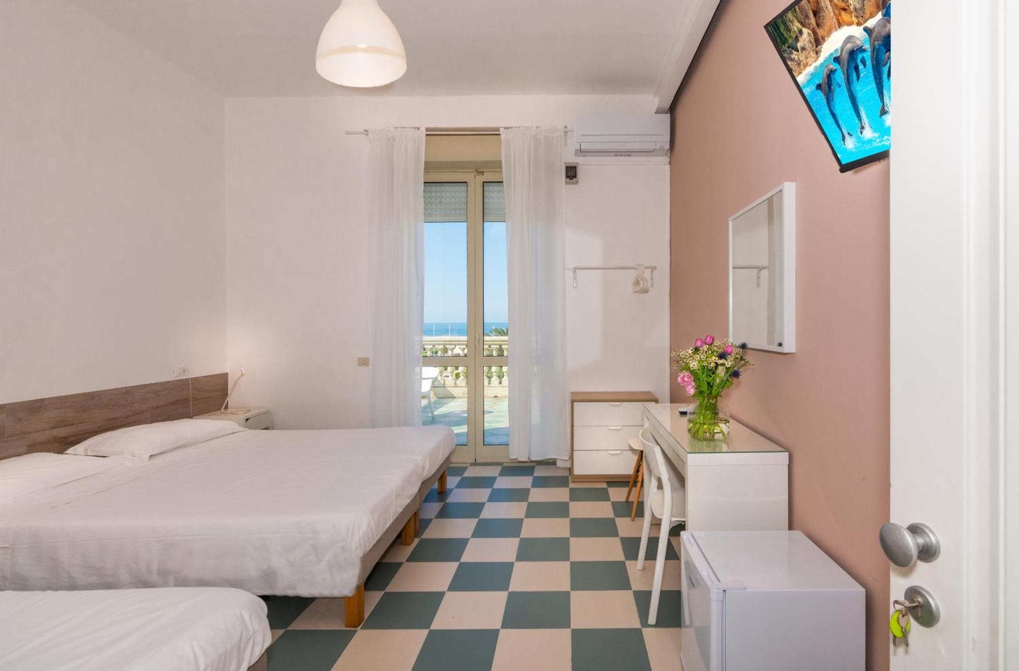 Hotel Happy Marina di Pietrasanta Buitenkant foto