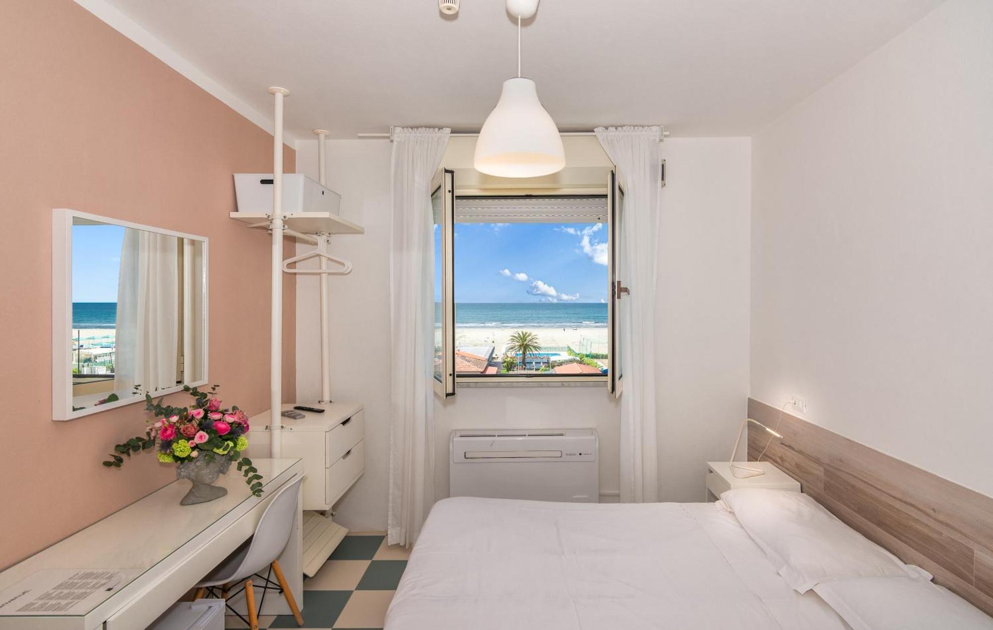 Hotel Happy Marina di Pietrasanta Buitenkant foto