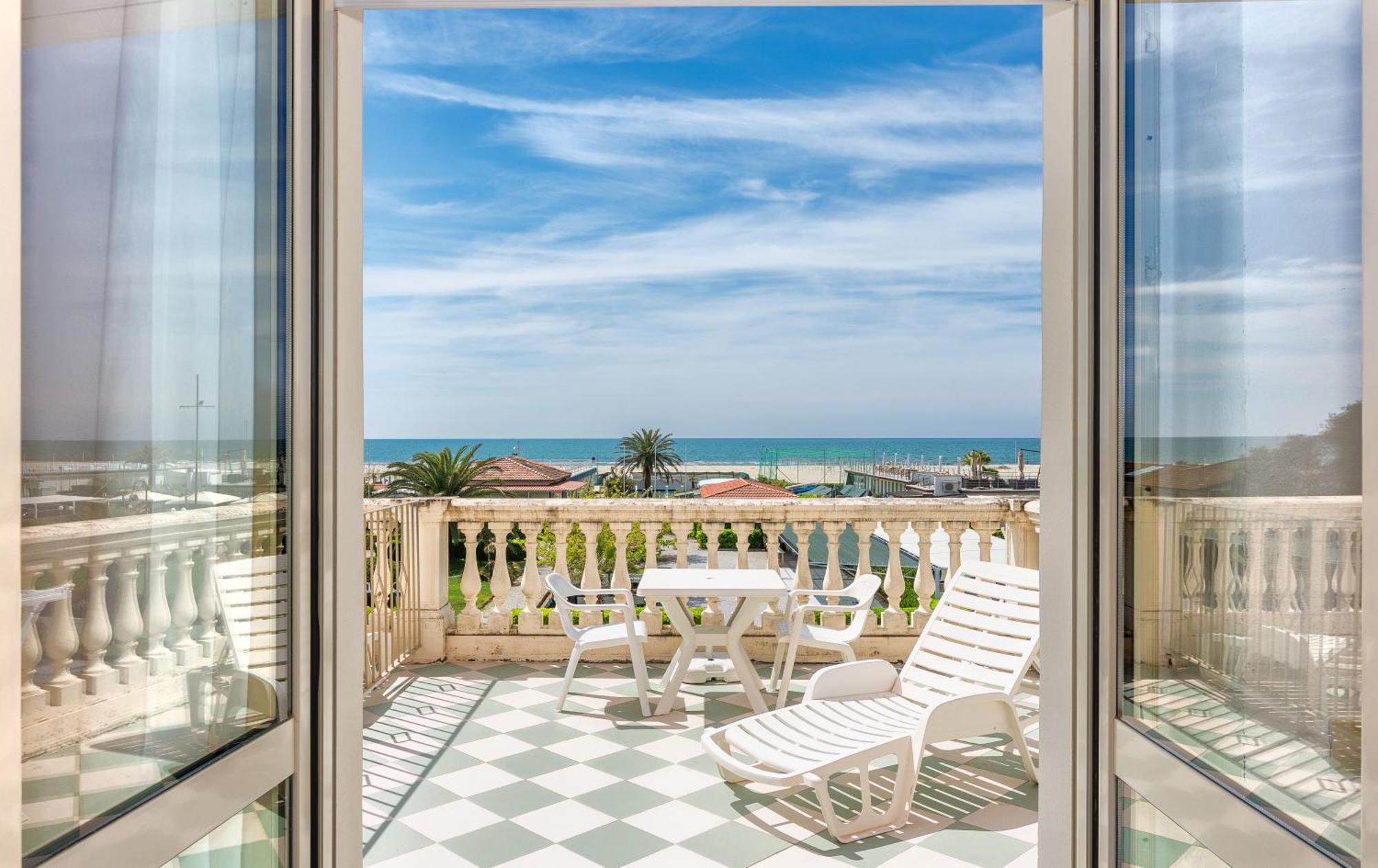 Hotel Happy Marina di Pietrasanta Buitenkant foto