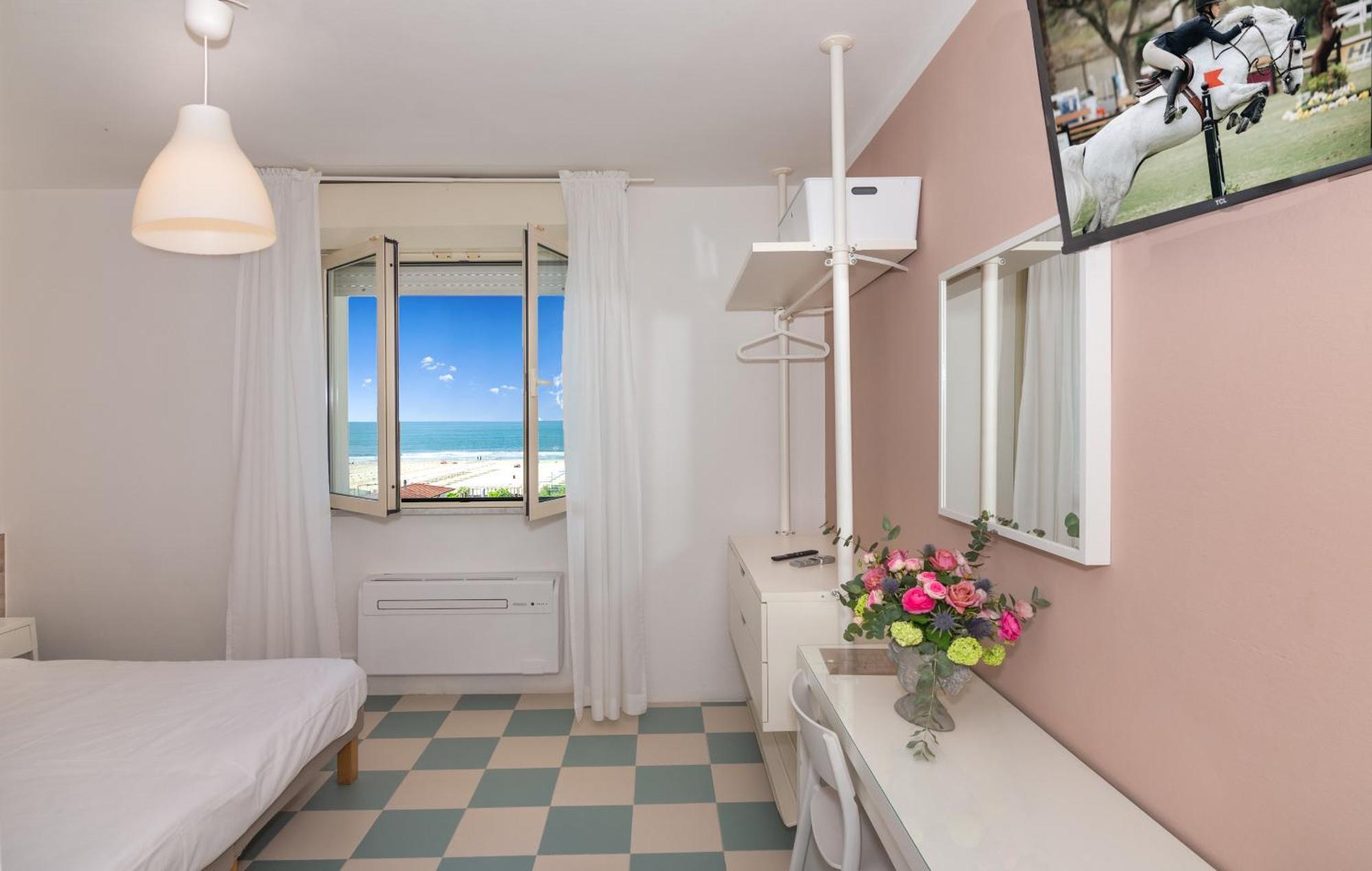 Hotel Happy Marina di Pietrasanta Buitenkant foto