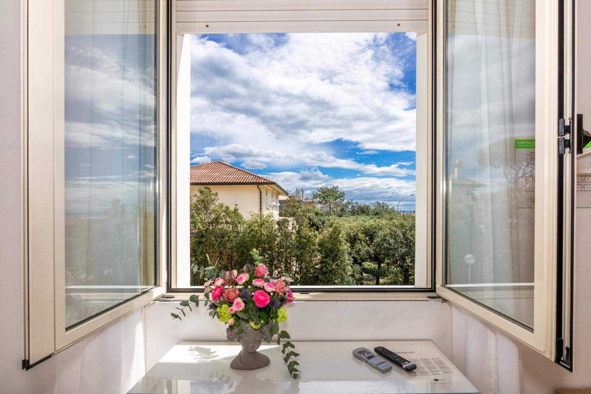Hotel Happy Marina di Pietrasanta Buitenkant foto