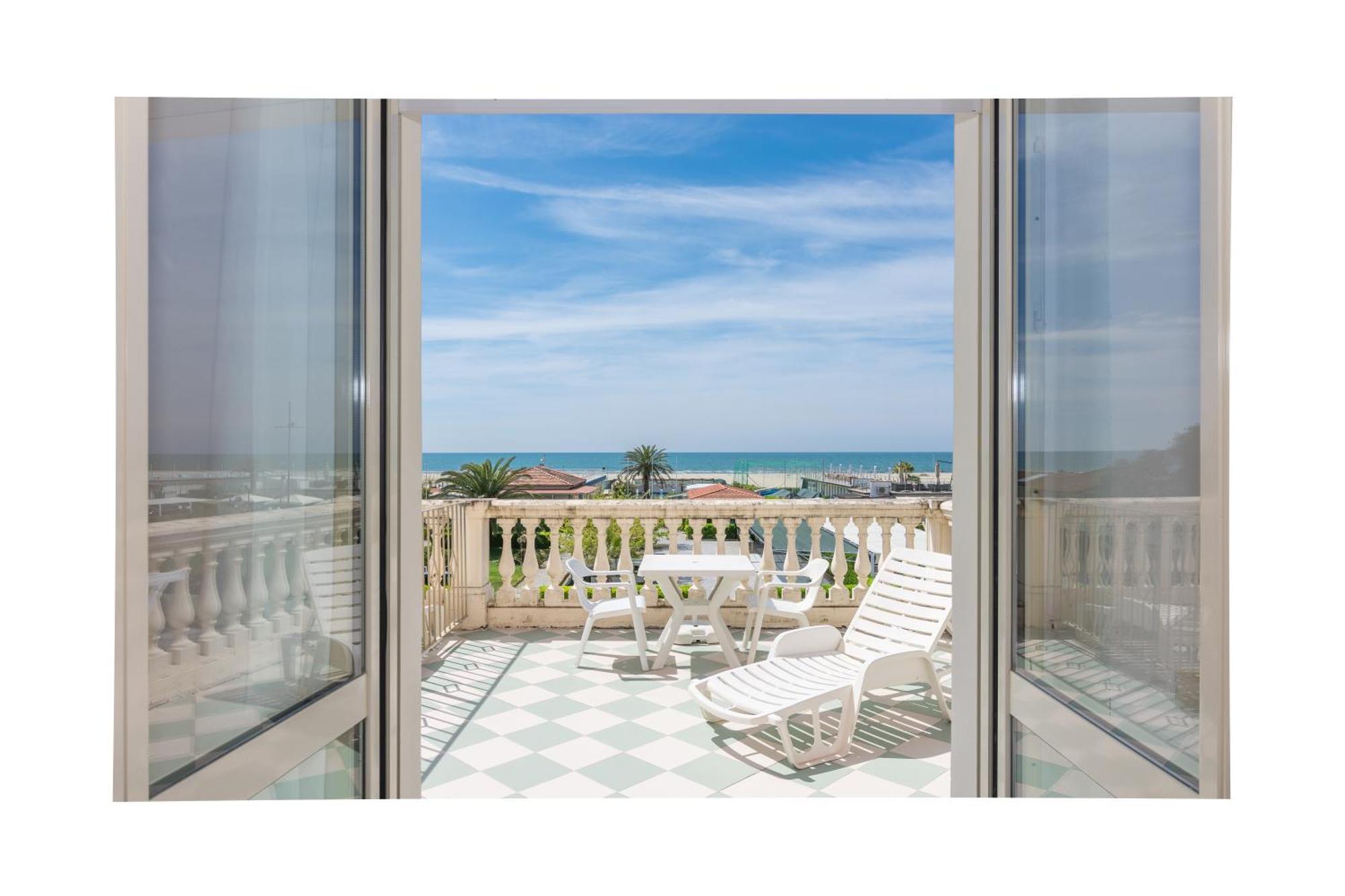 Hotel Happy Marina di Pietrasanta Buitenkant foto