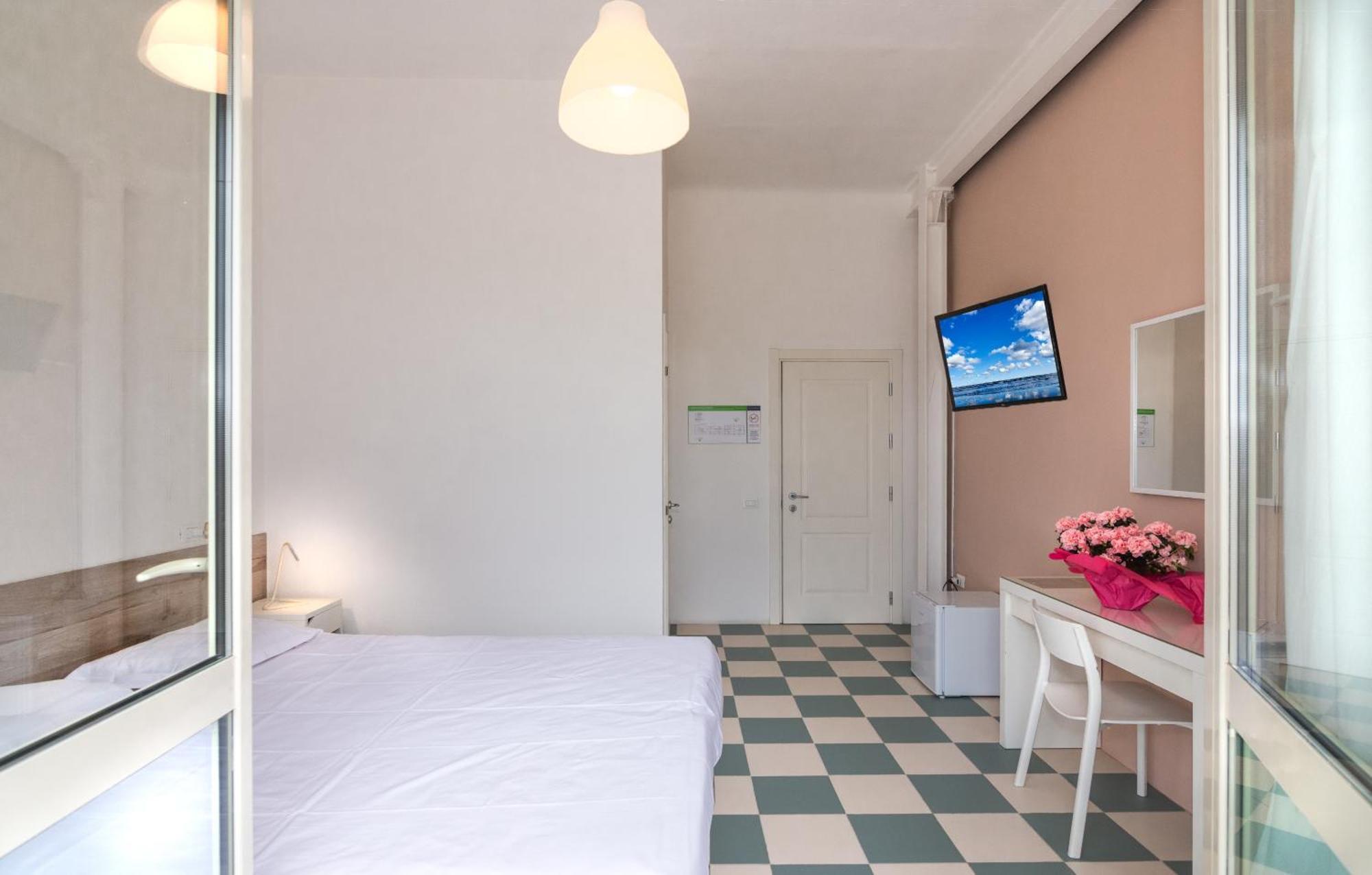 Hotel Happy Marina di Pietrasanta Buitenkant foto