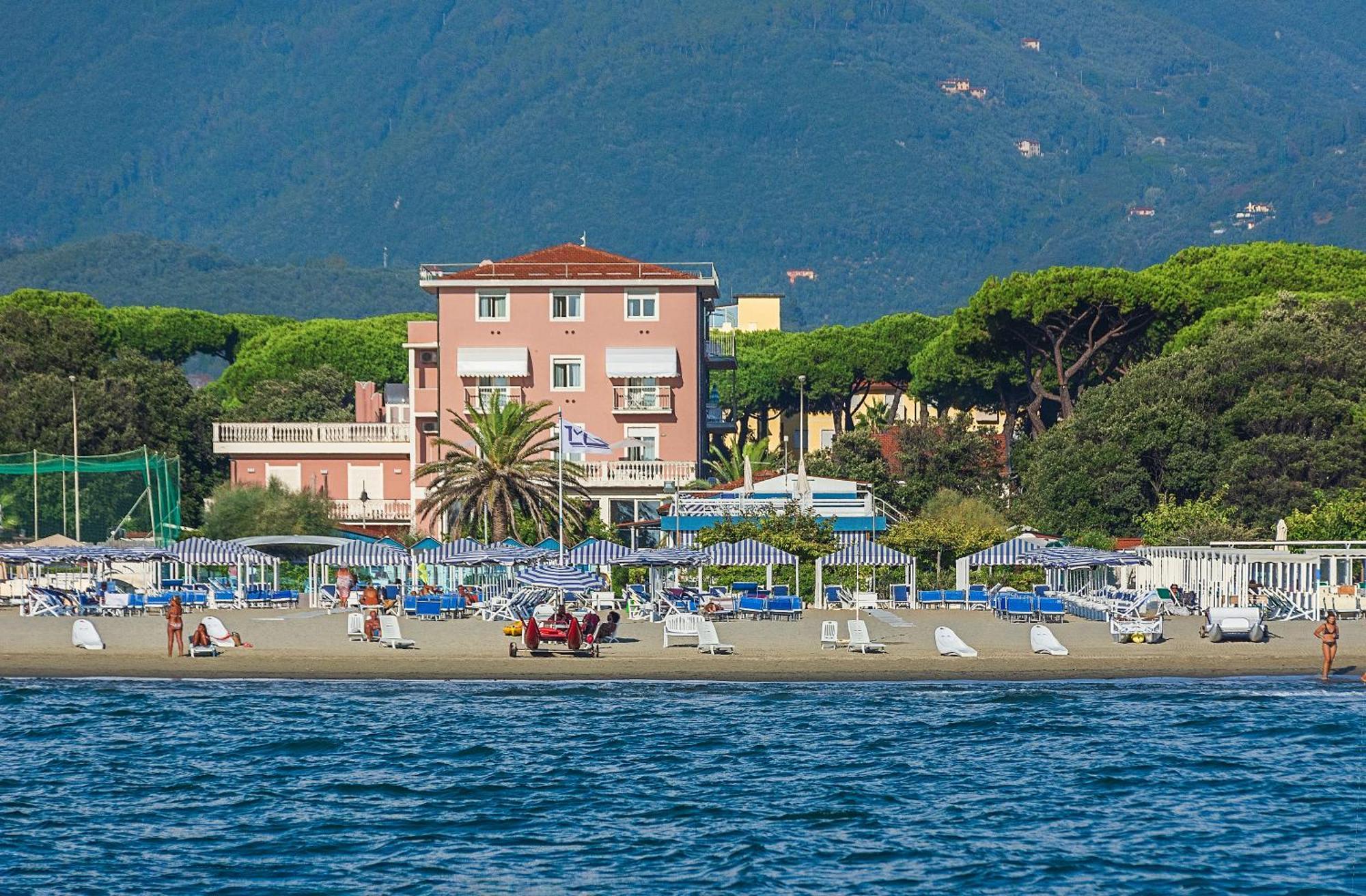 Hotel Happy Marina di Pietrasanta Buitenkant foto