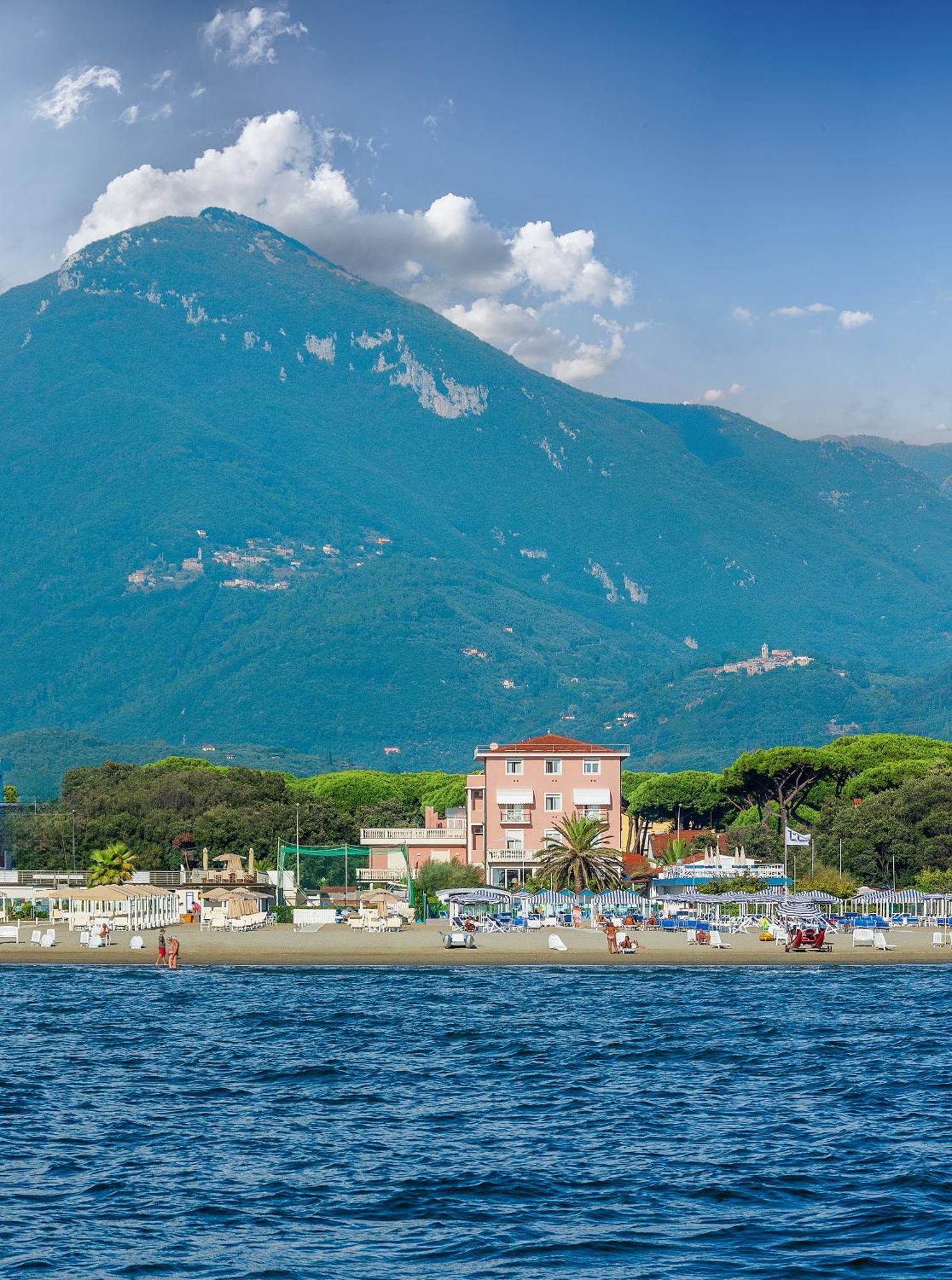 Hotel Happy Marina di Pietrasanta Buitenkant foto