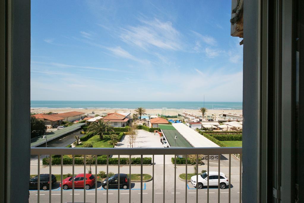 Hotel Happy Marina di Pietrasanta Buitenkant foto